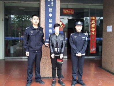 ​女逃犯装爷们儿，在汉中站候车时，被铁路民警识破