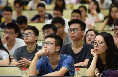 ​大学生想“留校任教”并不简单，满足这几个条件，就有机会