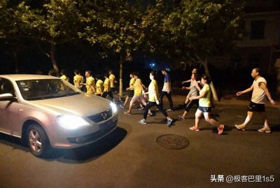 ​音乐惹祸？疯狂“暴走团”变身“暴徒团”，行为是否无法无天？