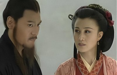 ​宁中则为何要自我了断？你看葛长老羞辱她时，令狐冲在一旁干嘛