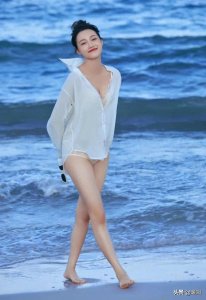 ​透视比基尼罩衫，薄纱遮体太性感