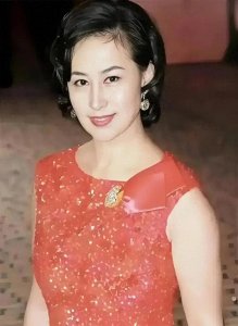 ​何超琼：情路波折，真爱永存