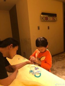 ​汪小菲深夜感性发文：以前是胡同里没人管的穷孩子