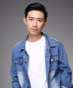 ​正直博与女嘉宾成了？直播间屡秀恩爱并在朋友圈晒图