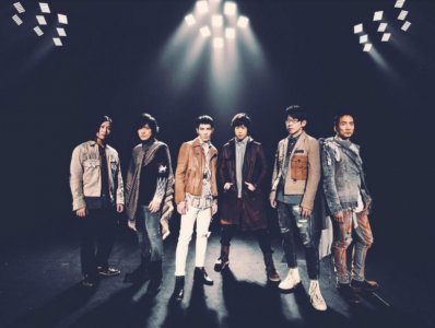 ​五月天、萧敬腾同台飙唱 新版《凡人歌》更摇滚