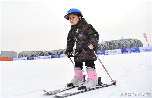 第九届鸟巢冰雪季全面开放 鸟巢滑雪场迎客
