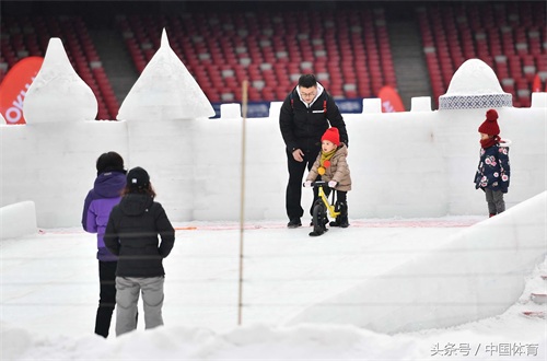 第九届鸟巢冰雪季全面开放 鸟巢滑雪场迎客