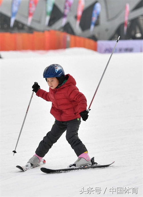 第九届鸟巢冰雪季全面开放 鸟巢滑雪场迎客
