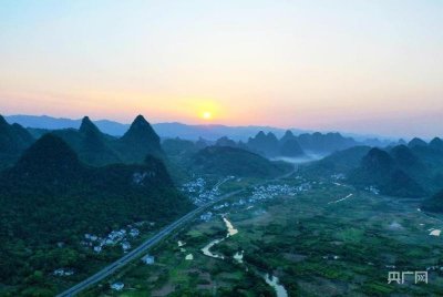 ​广西桂林：日暮洋紫荆 醉美遇龙河