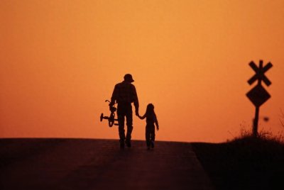 ​“中国式父爱”：很少表达爱意，从未忘记责任