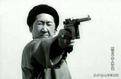 ​“双枪老太婆”的原型是谁？红色英雄形象，岂能用在女匪首身上？
