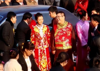 ​狂砸5000万迎娶车晓，昔日山西首富被通缉！李兆会还活着吗？