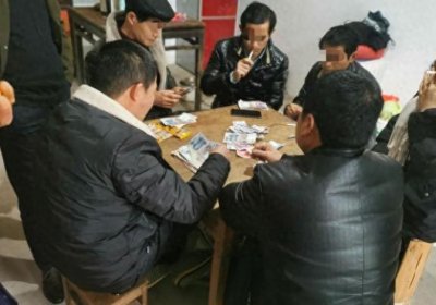 ​赌王尧建云：150元学出老千，一夜赢600万，双腿被砍想起师傅的话