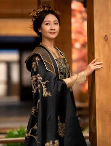 ​二仙女橙儿：参加过快女，曾转行当老师还教过许凯，现复出演太后