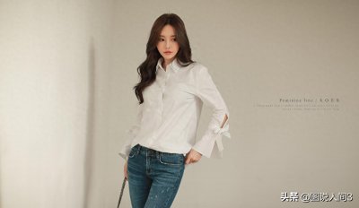 ​孙允珠 白色气质衬衫搭配紧身牛仔裤