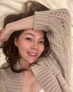 ​曾馨莹挤走刘嘉玲林志玲，6 年生 3 胎，凭啥获郭台铭宠爱？