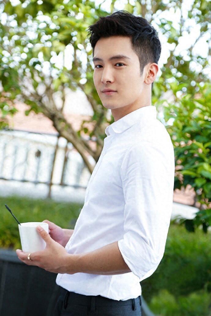 高颜值的内地小生盛一伦