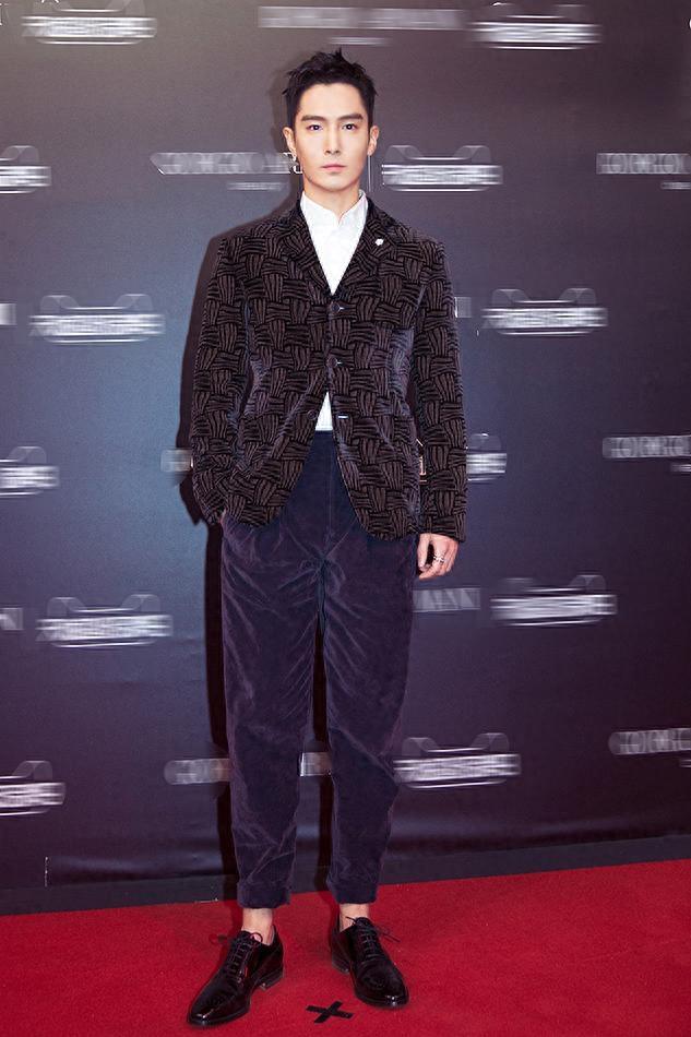 高颜值的内地小生盛一伦