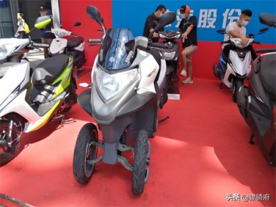 ​2.38万！国内首款倒三轮摩托车林海Trinity150量产版亮相