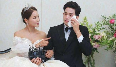 ​王思聪两亿都没签下她，最后却结婚了，会后悔吗？