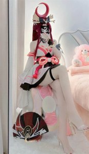 ​王者COS：身材好美的火舞，玉腿又白又长，氛围感十足