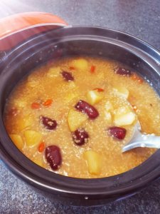 ​苹果小米粥这样做，暖胃又营养！