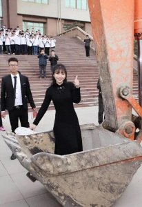 ​你会嫁给挖掘机司机吗？老司机相亲只需三步