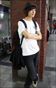 ​时尚图集：朴灿烈时尚图