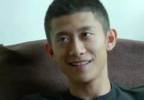 有一种“寸头”叫张一山，帅气又有魅力，网友：像个05后！