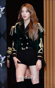 ​宇宙少女参加Mnet《M倒计时》节目彩排