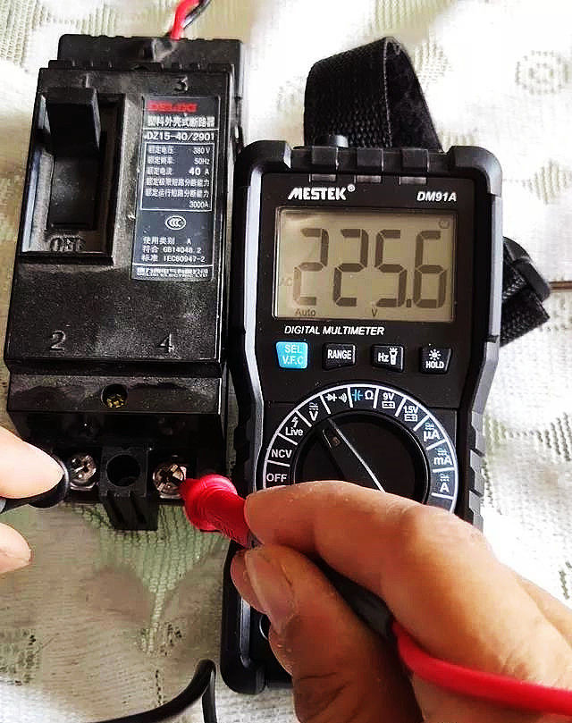 为什么电脑自动关机（自动关机的原因和处理方案）