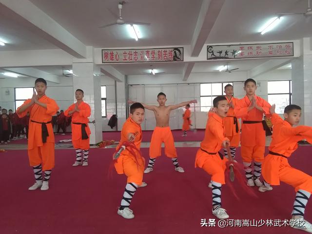 嵩山少林学费多少一年（嵩山少林武校2022年学费收取标准）(2)