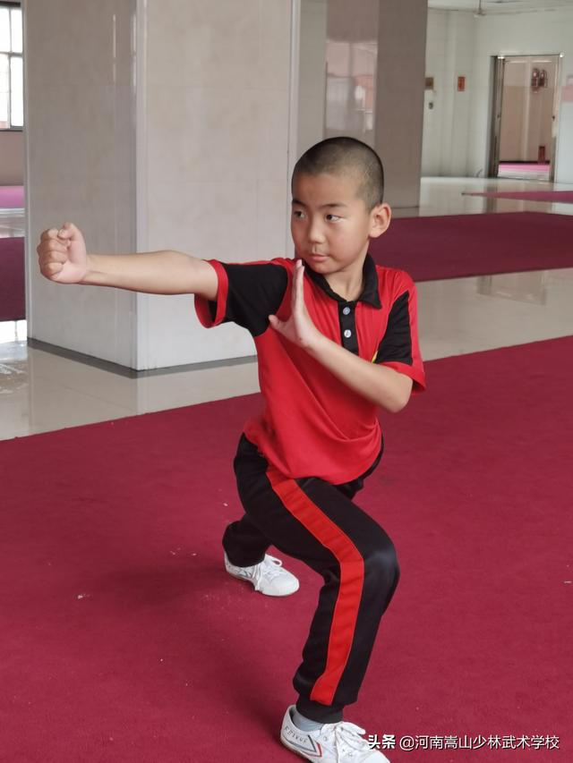 嵩山少林学费多少一年（嵩山少林武校2022年学费收取标准）(1)