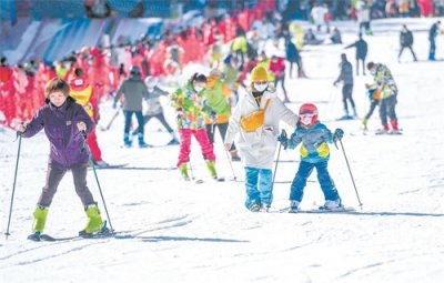 ​第四届英山温泉滑雪节开幕，邀您体验“冰火两重天”