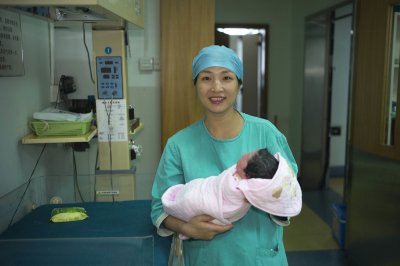 ​十个顺产孕妇九个要侧切？侧切好处真不少，两张动图了解侧切过程