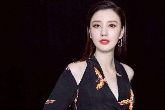 “环球小姐”萌萌和“慈善爱心大使”檬檬，分清是萌，还是檬