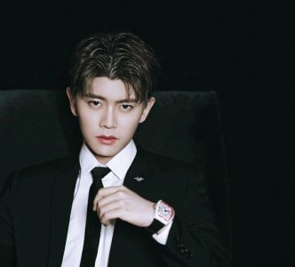 ​18岁公开22岁结婚，失格偶像周峻纬：我要她留在我身边