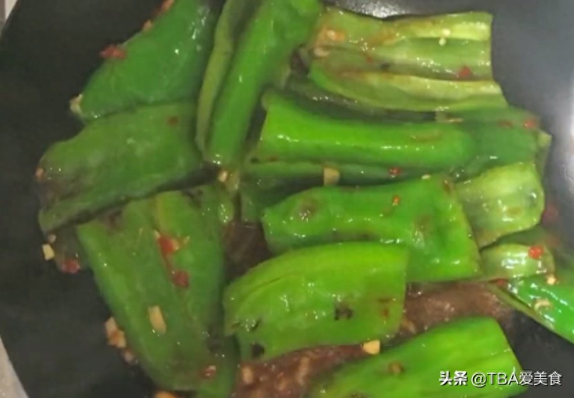 手把手教你做虎皮青椒，非油炸不油腻，香辣开胃，先收藏了