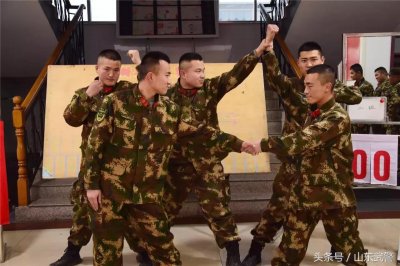 ​超燃视频来了！“钢筋铁骨”掰手腕，兵哥哥的“日常”训练竟然可以这么酷