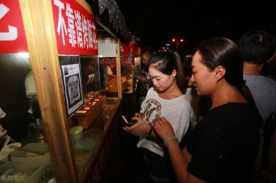 ​“地摊经济”复苏，5种美食成“抢手货”，好吃不贵，你吃过几种