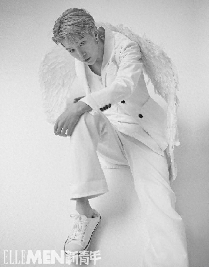 范丞丞不仅外形亮眼，演唱也十分出色，音乐也有自己的特色