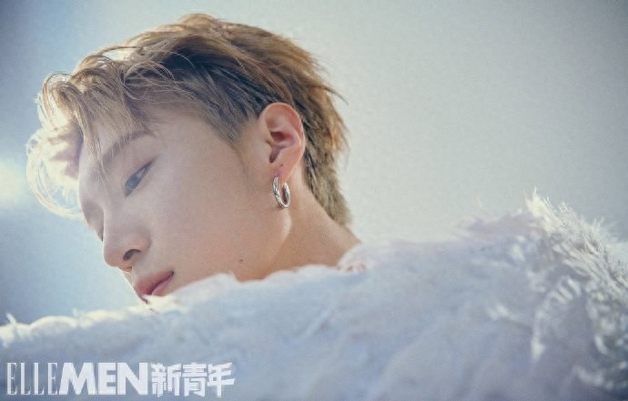 范丞丞不仅外形亮眼，演唱也十分出色，音乐也有自己的特色