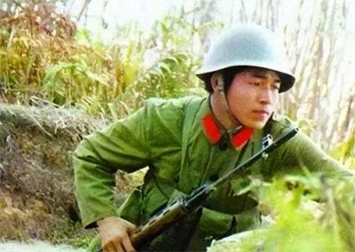 ​抗越英雄向小平，以31发子弹击毙30人，却因1发打偏遗憾一辈子