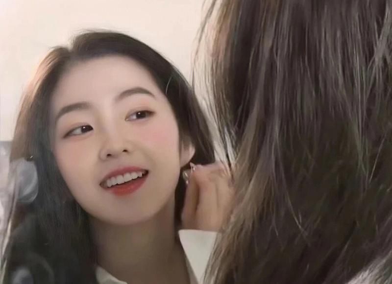 男友还和前女友联系怎么办,可以原谅吗？