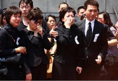 ​刘继红：在悲痛中送走丈夫罗京，7年后她带着儿子改嫁富商