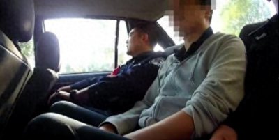 ​男子乘坐高铁把高铁门当电梯门造成列车晚点