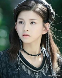 ​有种“整容”叫《择天记》的小黑龙，换东北风旗袍，美到不敢认