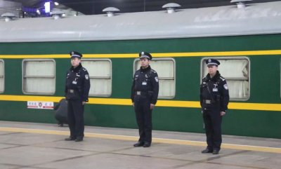 ​春运首列出发 回家之路启程——北京站3603次列车始发纪实