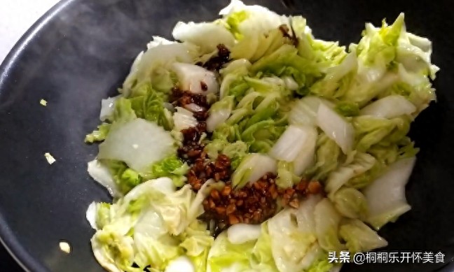 教你做醋溜白菜,酸辣开胃做法简单,饭店大厨都是这么做的