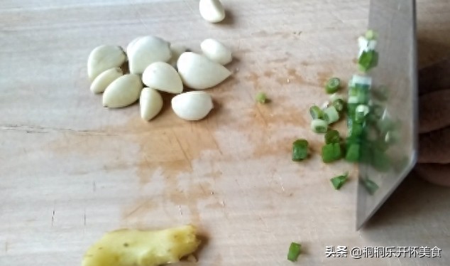 教你做醋溜白菜,酸辣开胃做法简单,饭店大厨都是这么做的